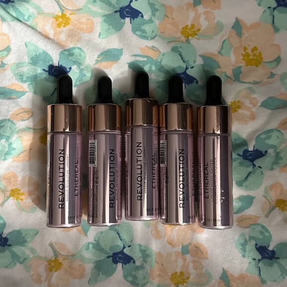 Revolution Liquid Highlighter (4 different shades) - Picture 1 of 4